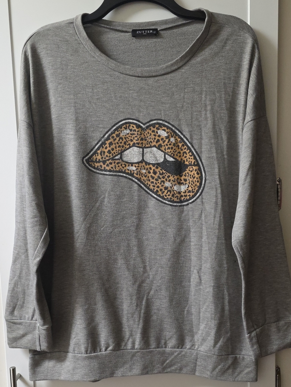 Zutter Oversized Gray Pullover Sweatshirt with Leopard Lip Graphic